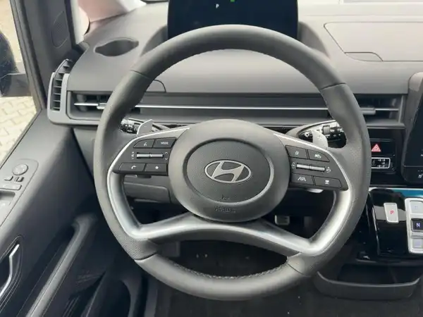 HYUNDAI STARIA (9/15)