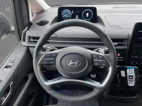 HYUNDAI STARIA (9/15)