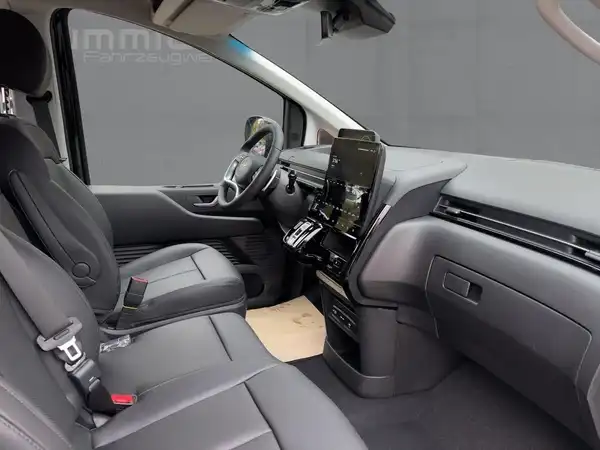 HYUNDAI STARIA (11/14)