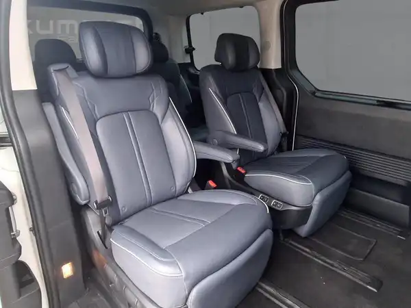 HYUNDAI STARIA Allrad (12/15)