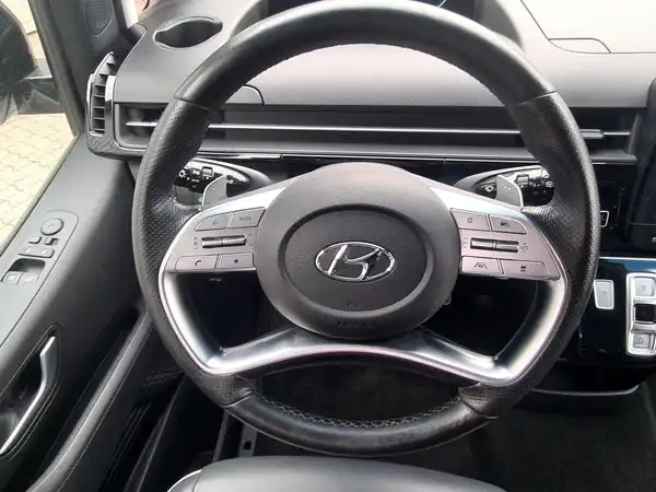 HYUNDAI STARIA Allrad (9/15)