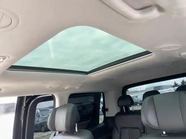 HYUNDAI STARIA (14/15)