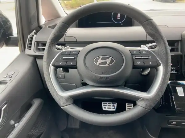 HYUNDAI STARIA (9/15)