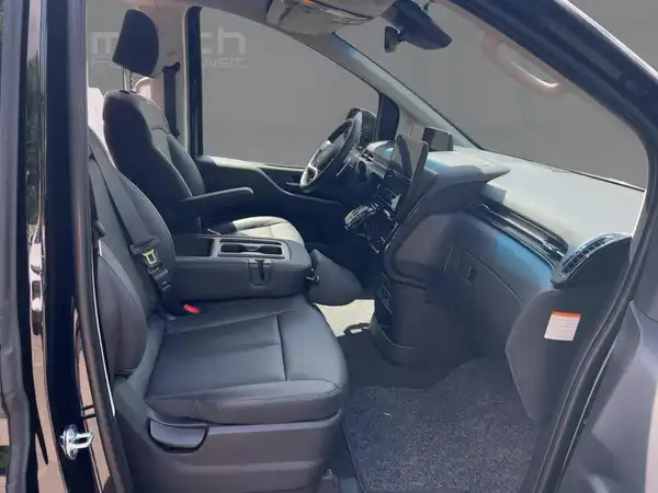 HYUNDAI STARIA (11/14)