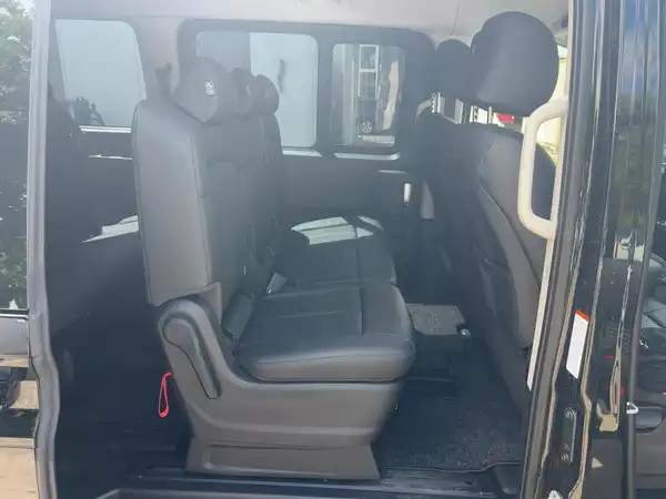 HYUNDAI STARIA (12/14)