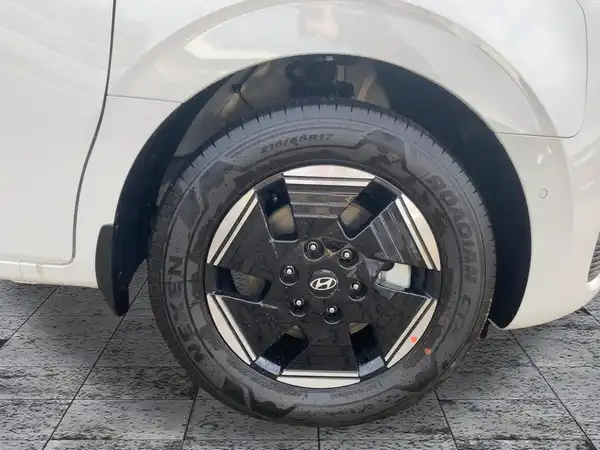 HYUNDAI STARIA (7/15)