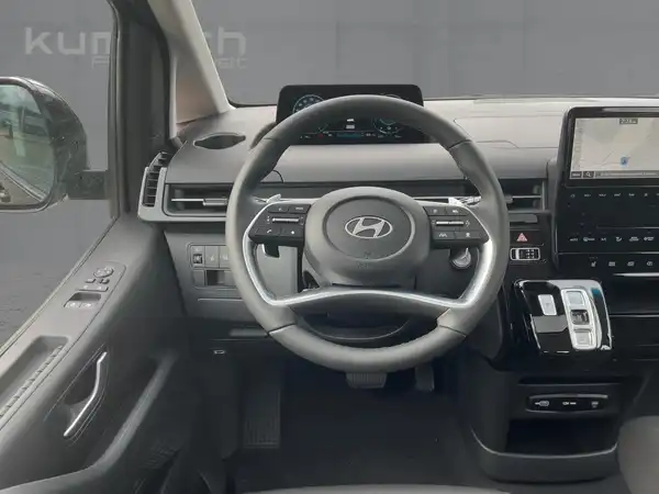 HYUNDAI STARIA (9/15)