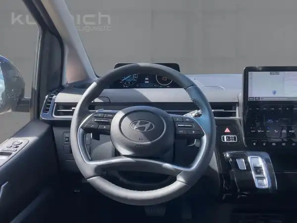 HYUNDAI STARIA (9/15)