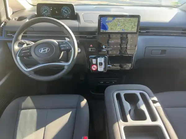 HYUNDAI STARIA (8/15)
