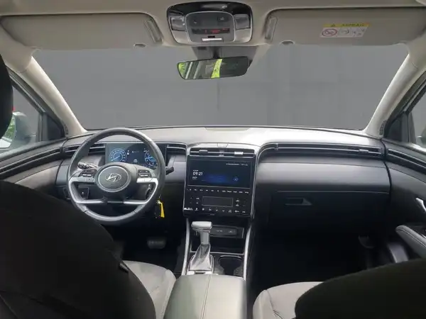 HYUNDAI TUCSON SELECT (8/15)