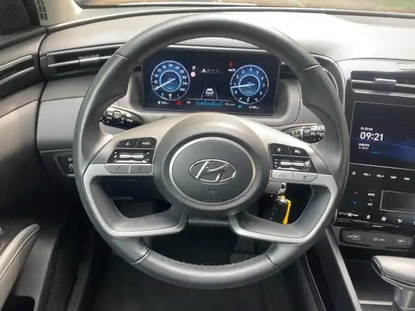 HYUNDAI TUCSON SELECT (9/15)