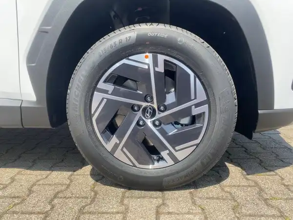 HYUNDAI TUCSON SELECT (7/15)