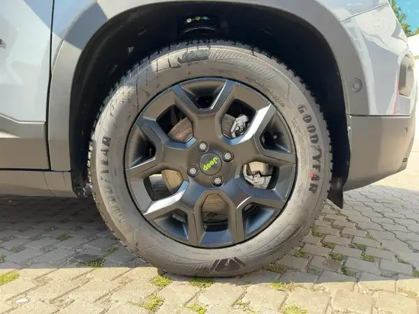 JEEP AVENGER (7/14)