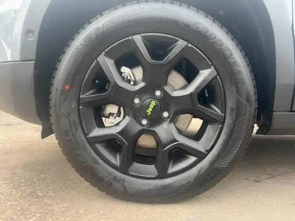 JEEP AVENGER (7/15)