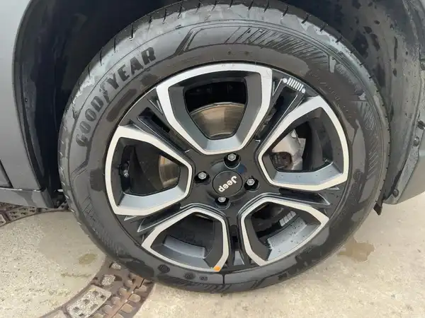 JEEP AVENGER (7/15)