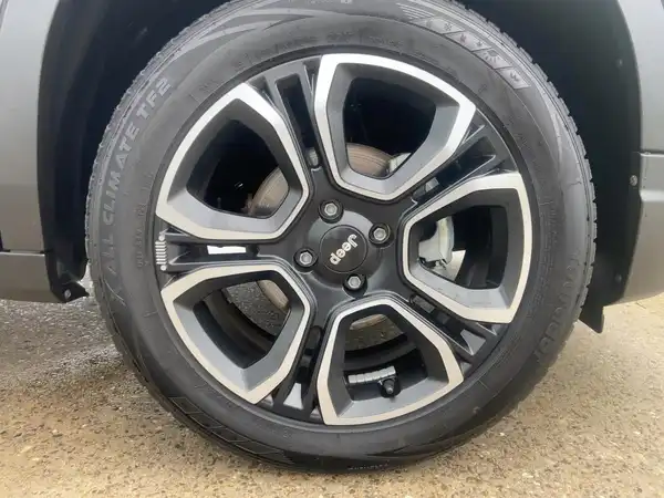 JEEP AVENGER ALTITUDE (7/15)