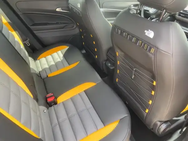 JEEP AVENGER (12/15)