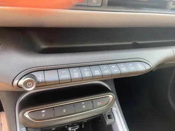 JEEP AVENGER (10/15)