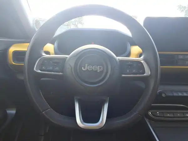 JEEP AVENGER (9/15)