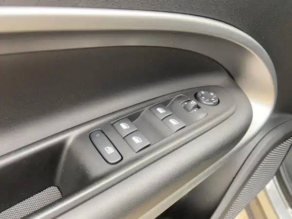 JEEP AVENGER (13/15)
