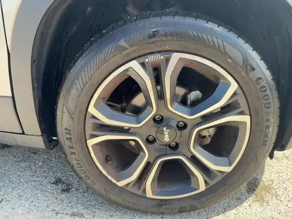 JEEP AVENGER ALTITUDE (7/15)