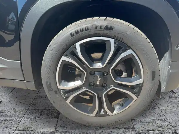 JEEP AVENGER (7/15)