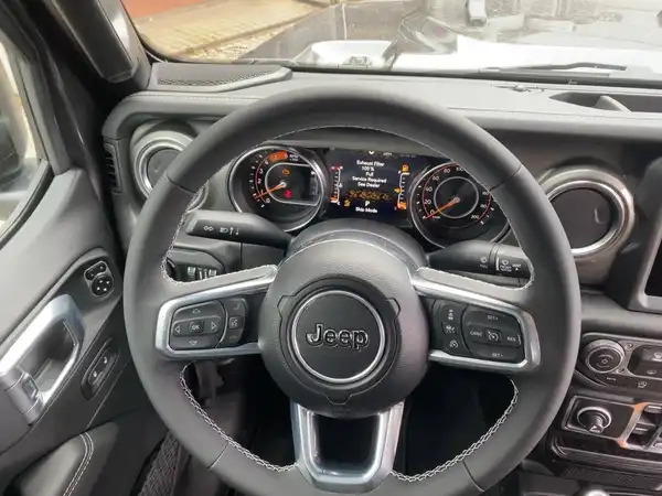 JEEP GLADIATOR OVERLAND (10/15)