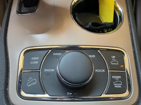 JEEP GRAND CHEROKEE OVERLAND (14/15)