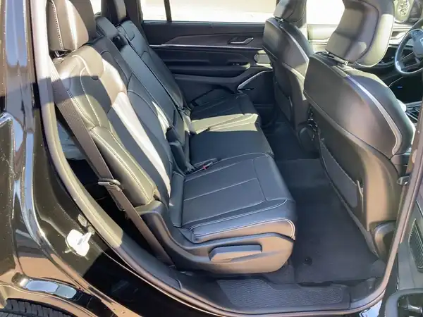 JEEP GRAND CHEROKEE OVERLAND (12/15)