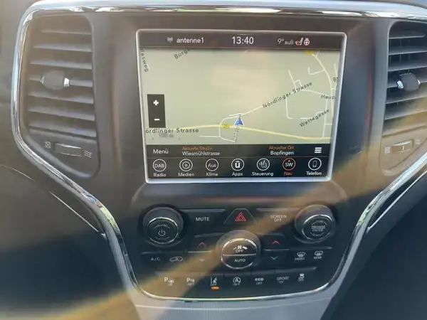 JEEP GRAND CHEROKEE SUMMIT (10/15)