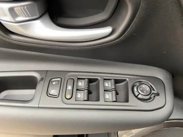 JEEP RENEGADE (14/15)