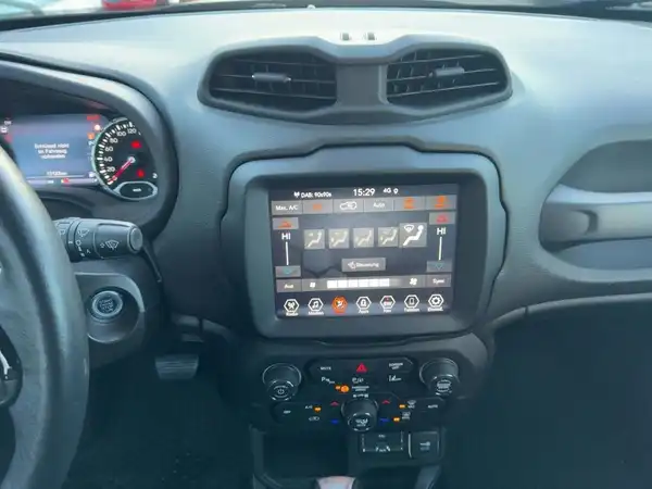 JEEP RENEGADE (10/15)
