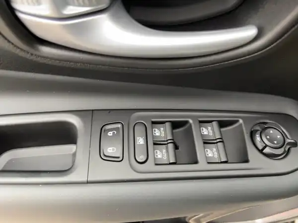 JEEP RENEGADE (13/15)