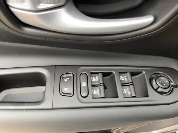 JEEP RENEGADE (14/15)