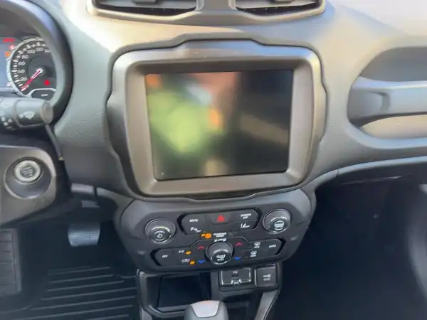 JEEP RENEGADE (10/15)