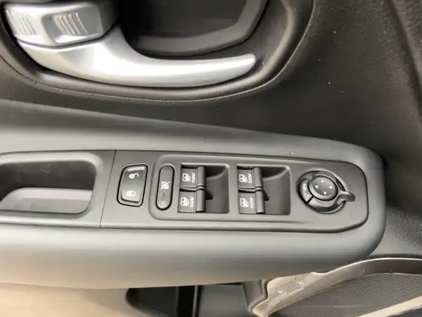 JEEP RENEGADE (14/15)