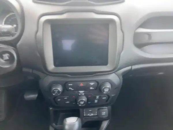 JEEP RENEGADE LIMITED (10/15)