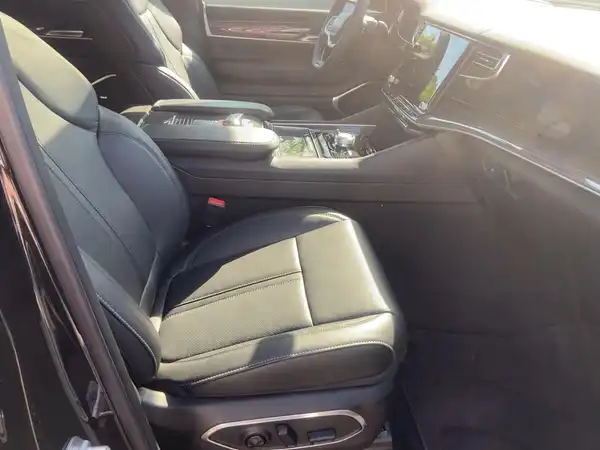 JEEP WAGONEER (12/15)