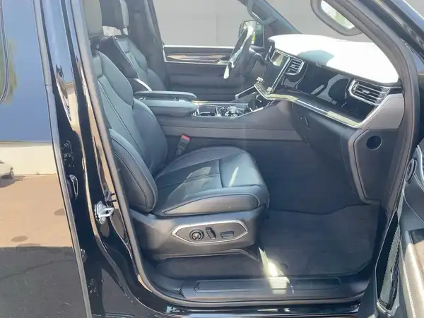 JEEP WAGONEER (11/15)