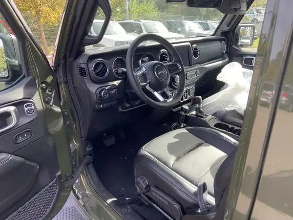 JEEP WRANGLER 4XE SAHARA (10/11)