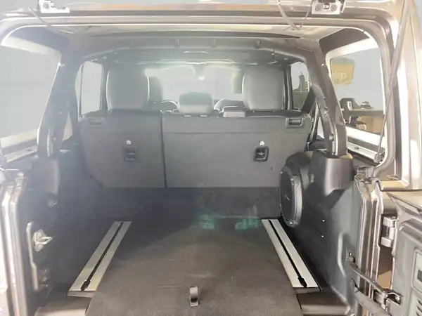 JEEP WRANGLER 4XE SAHARA (13/15)