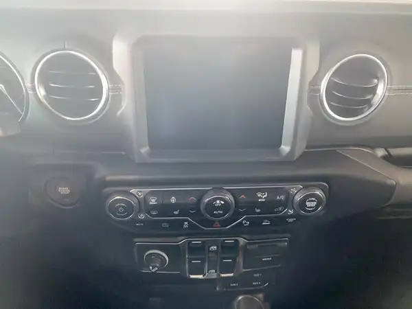 JEEP WRANGLER 4XE SAHARA (10/15)