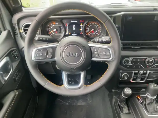 JEEP WRANGLER SAHARA (10/15)