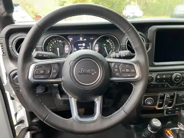 JEEP WRANGLER 4XE SAHARA (9/15)