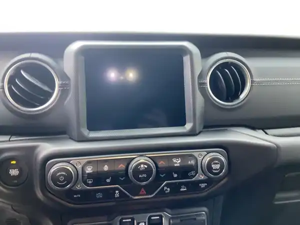 JEEP WRANGLER 4XE SAHARA (10/15)