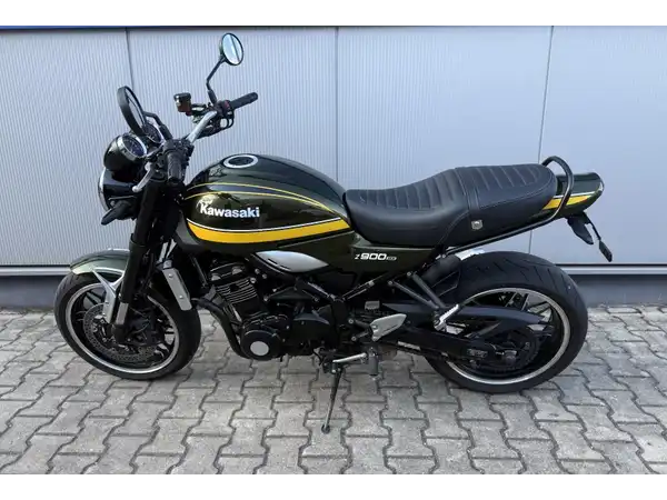 KAWASAKI ZR900RS (1/7)