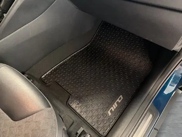 KIA NIRO (19/22)