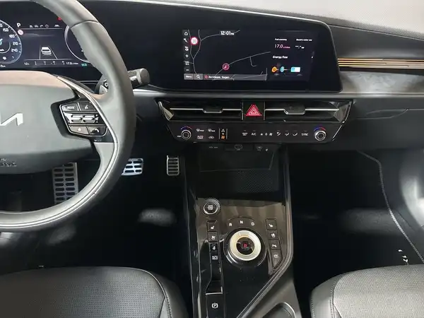 KIA NIRO (15/16)