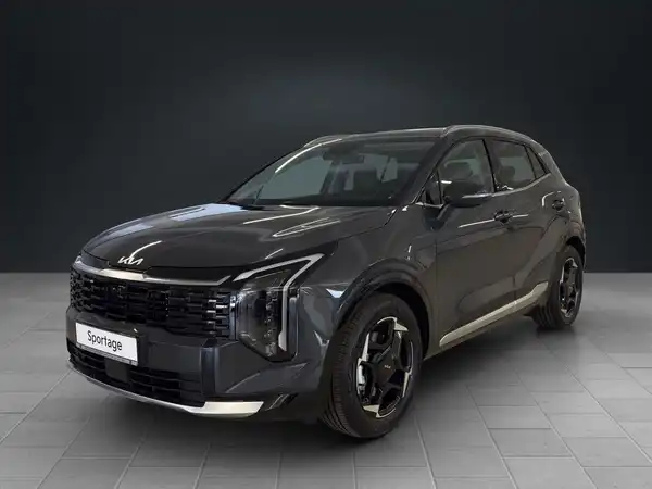 Das Bild zeigt einen schwarzen KIA Sportage, aufgenommen von vorne. Es handelt sich um ein Fahrzeugbild ohne Händlerlogo, jedoch mit markanten Texteinblendungen.