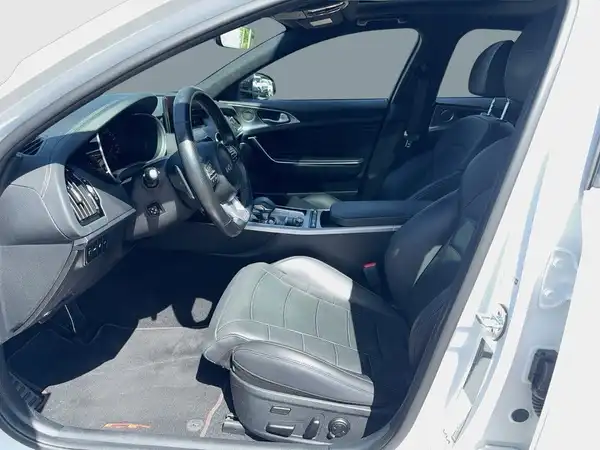KIA STINGER (10/15)